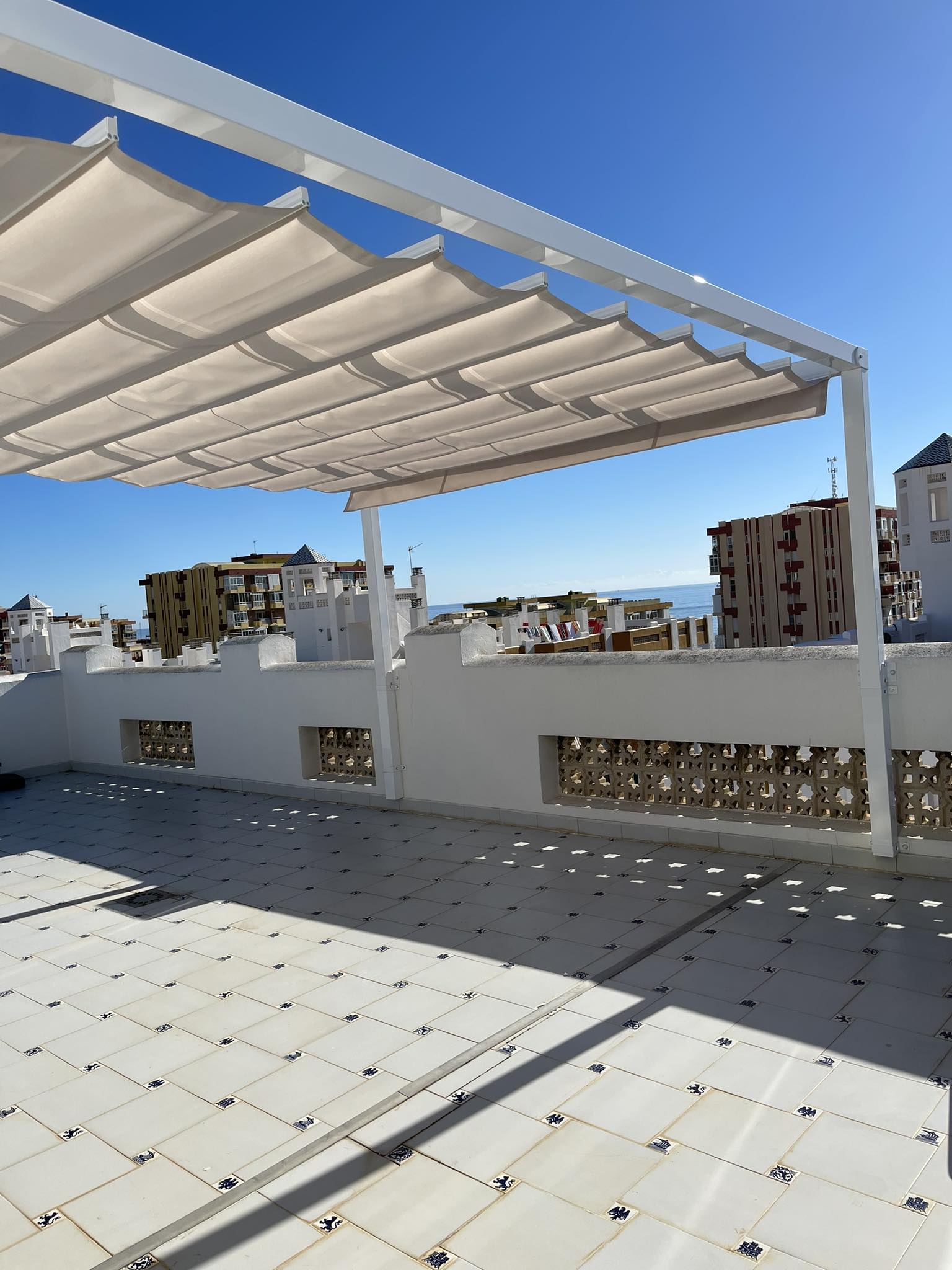 Fabricación de toldos y pérgolas en Benalmádena, Arroyo de la Miel y alrededores